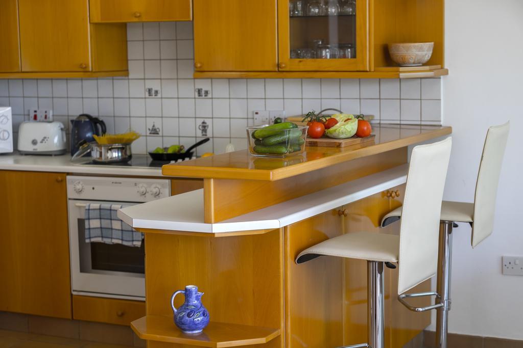 Protaras Beachfront Sirina Lina Suite Paralimni Dış mekan fotoğraf