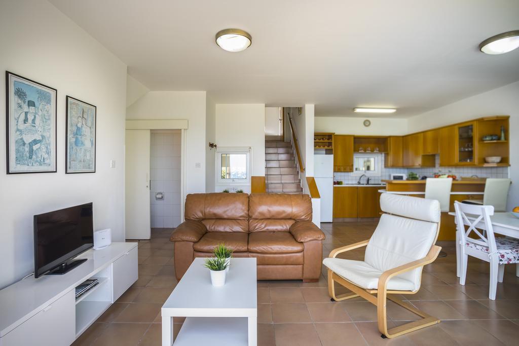 Protaras Beachfront Sirina Lina Suite Paralimni Dış mekan fotoğraf