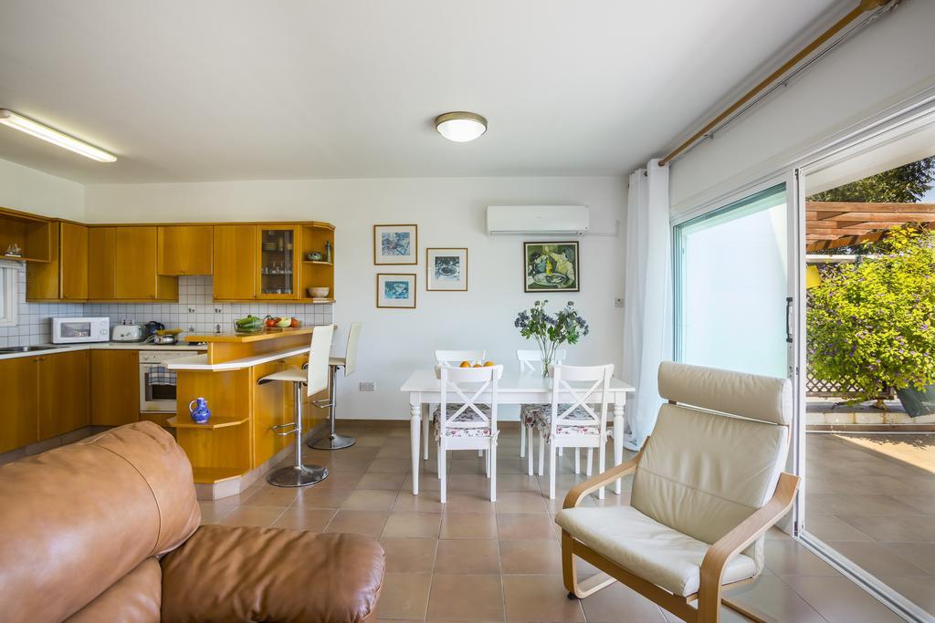 Protaras Beachfront Sirina Lina Suite Paralimni Dış mekan fotoğraf